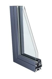 Coupe d'angle d'une fenêtre aluminium Arabesk cintrée