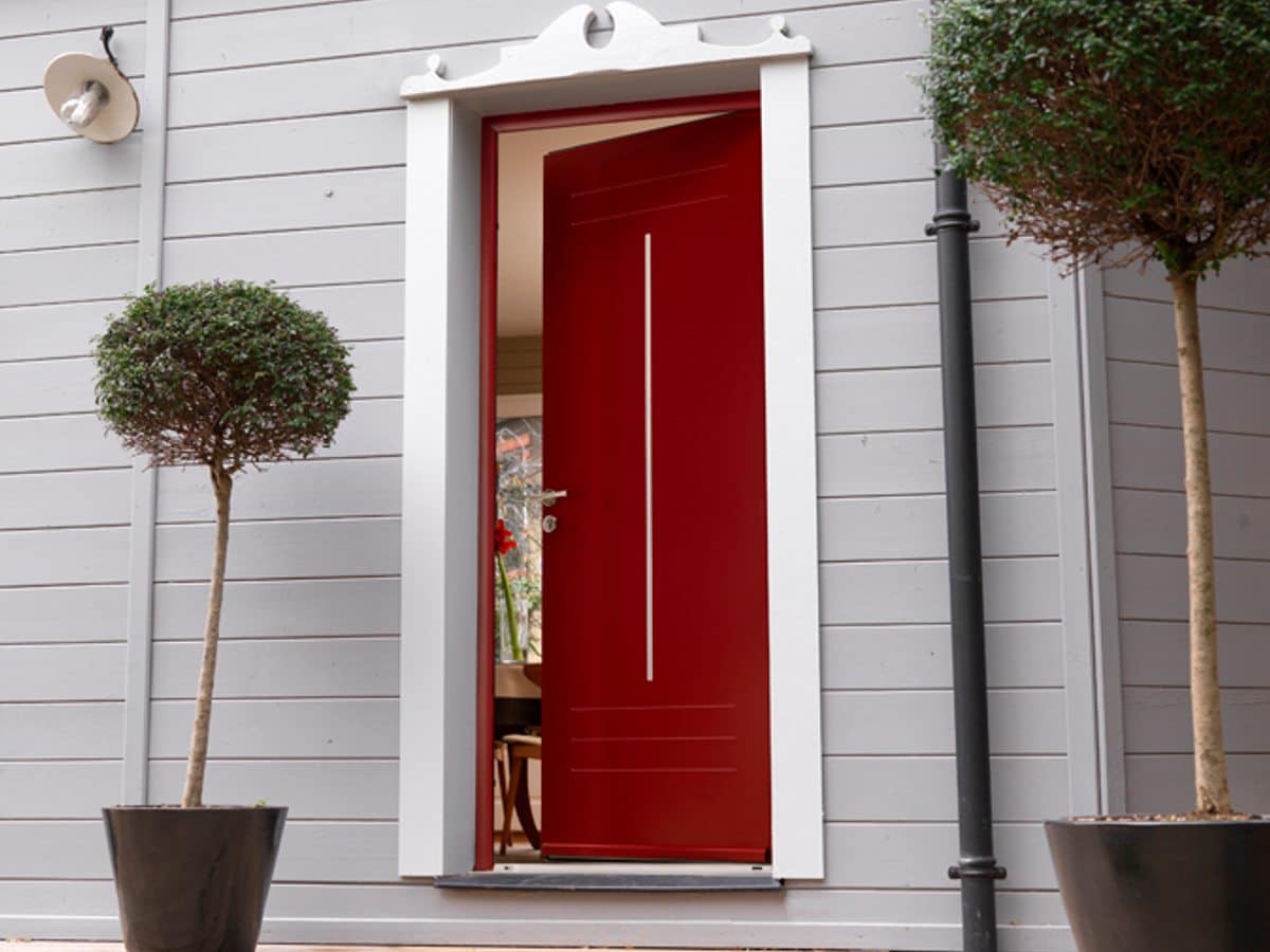 Porte d'entrée aluminium Minérale KparK, modèle Jade rouge