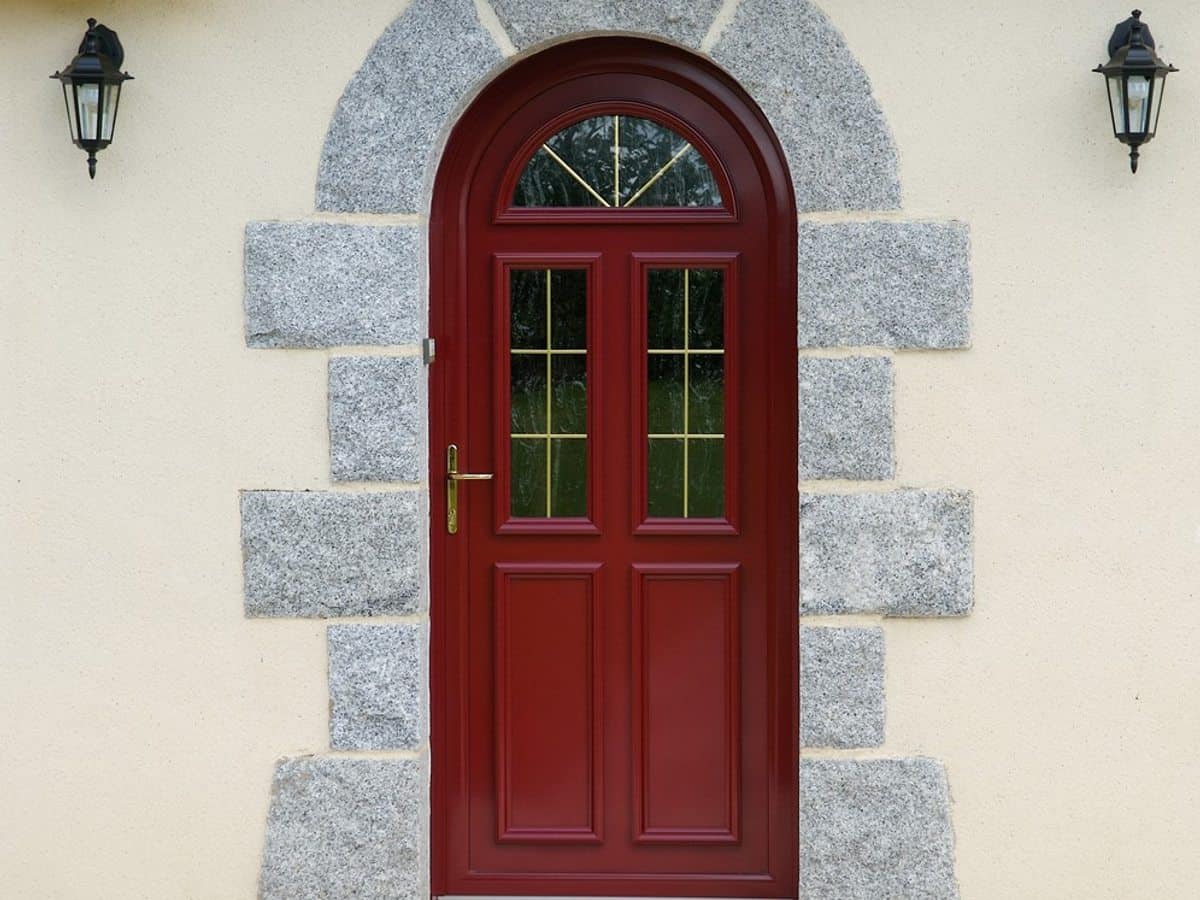 Porte d'entrée bois-aluminium Karat panneau/vitrée, modèle rouge cintré KparK