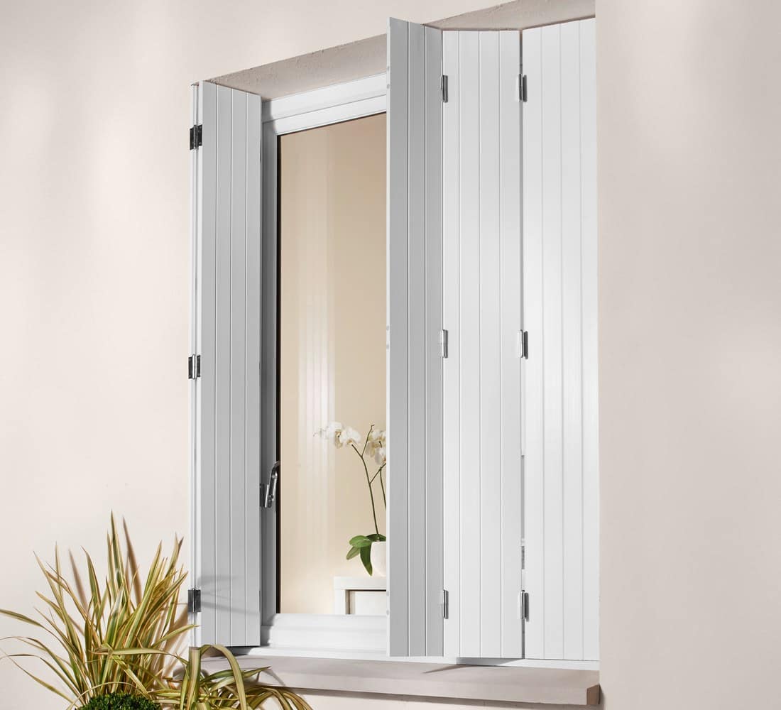 Persienne PVC pliante blanche KparK, lames ajourées