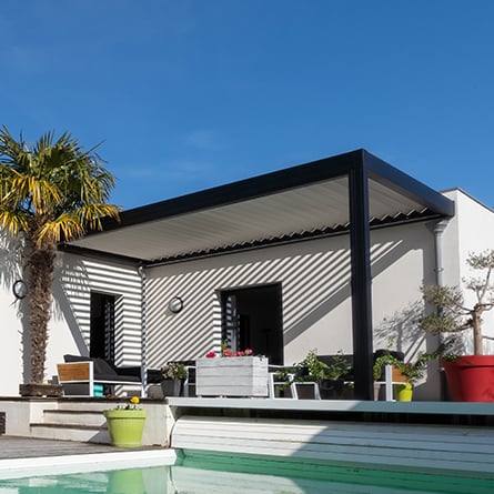 Pergola bioclimatique sur-mesure en aluminium