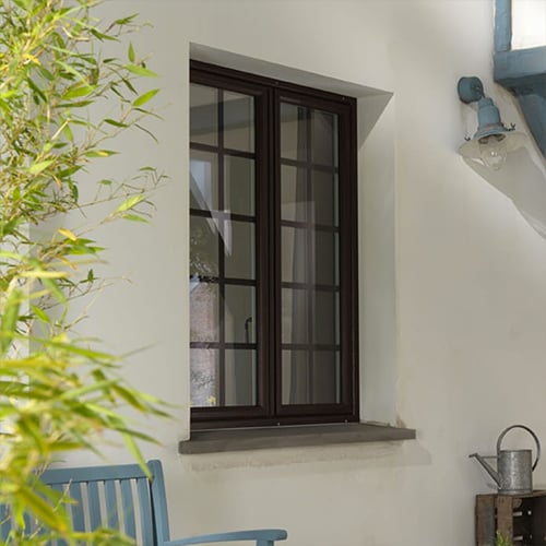 Fenêtre PVC couleur foncée