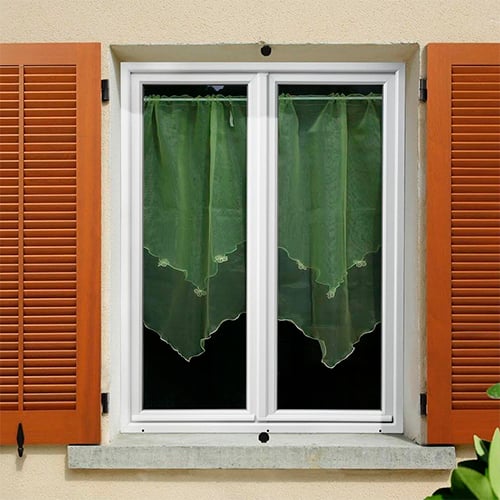 Volet battant couleur marron clair