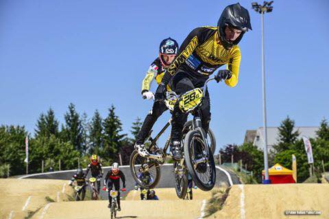 Robin Genestroni en pleine course de BMX