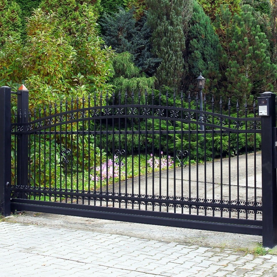 Portail coulissant alu sur mesure avec motorisation