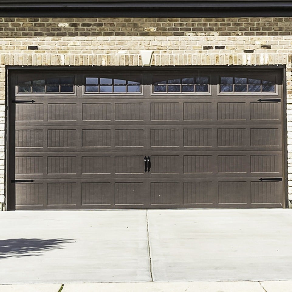Porte de garage battante marron sur-mesure