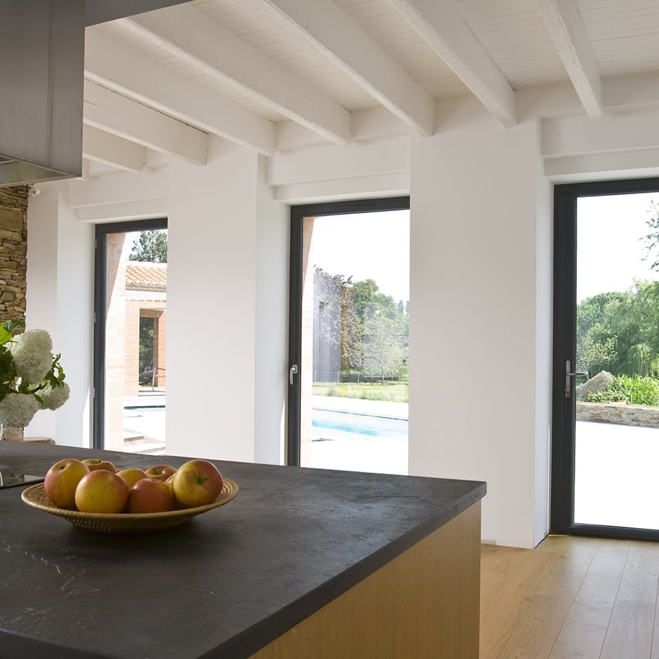 Porte-fenêtre aluminium sur-mesure