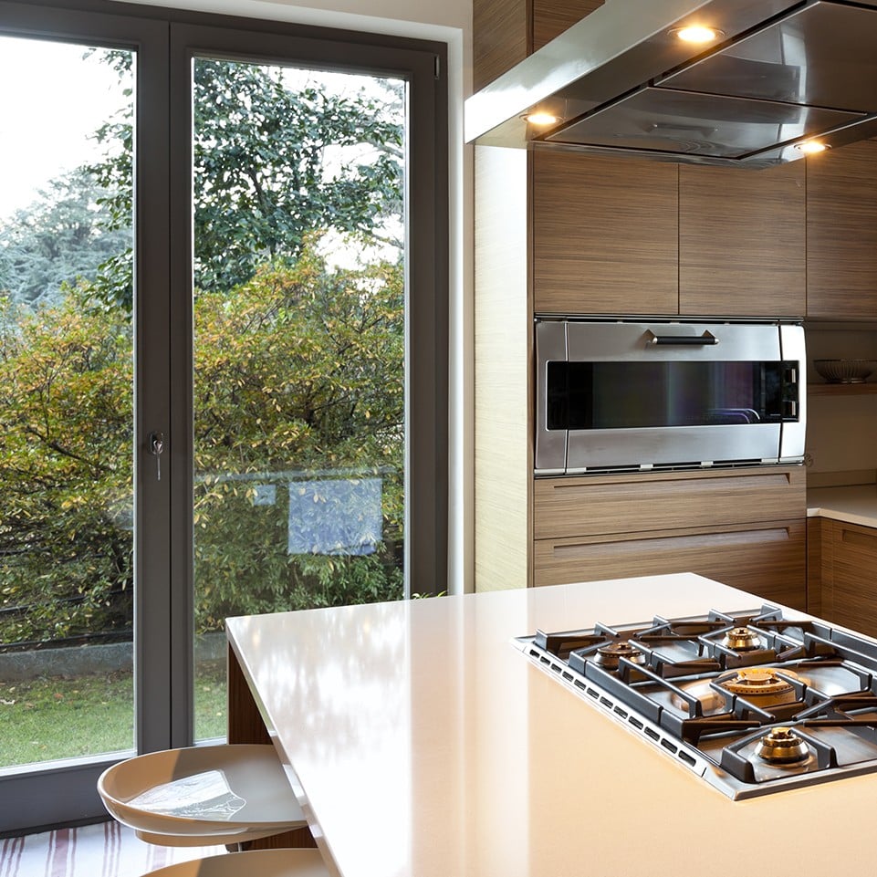 Porte-fenêtre alu sur-mesure vue intérieure