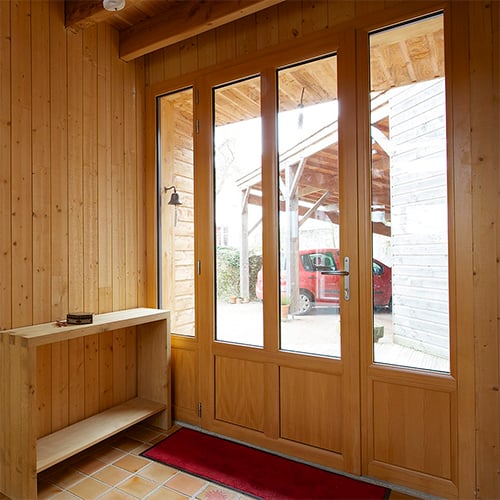 Porte-fenêtre bois-alu sur-mesure vue intérieure