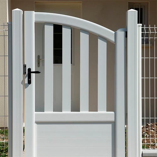 Portillon pvc blanc ajouré
