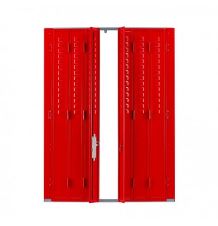 Persienne en fer rouge